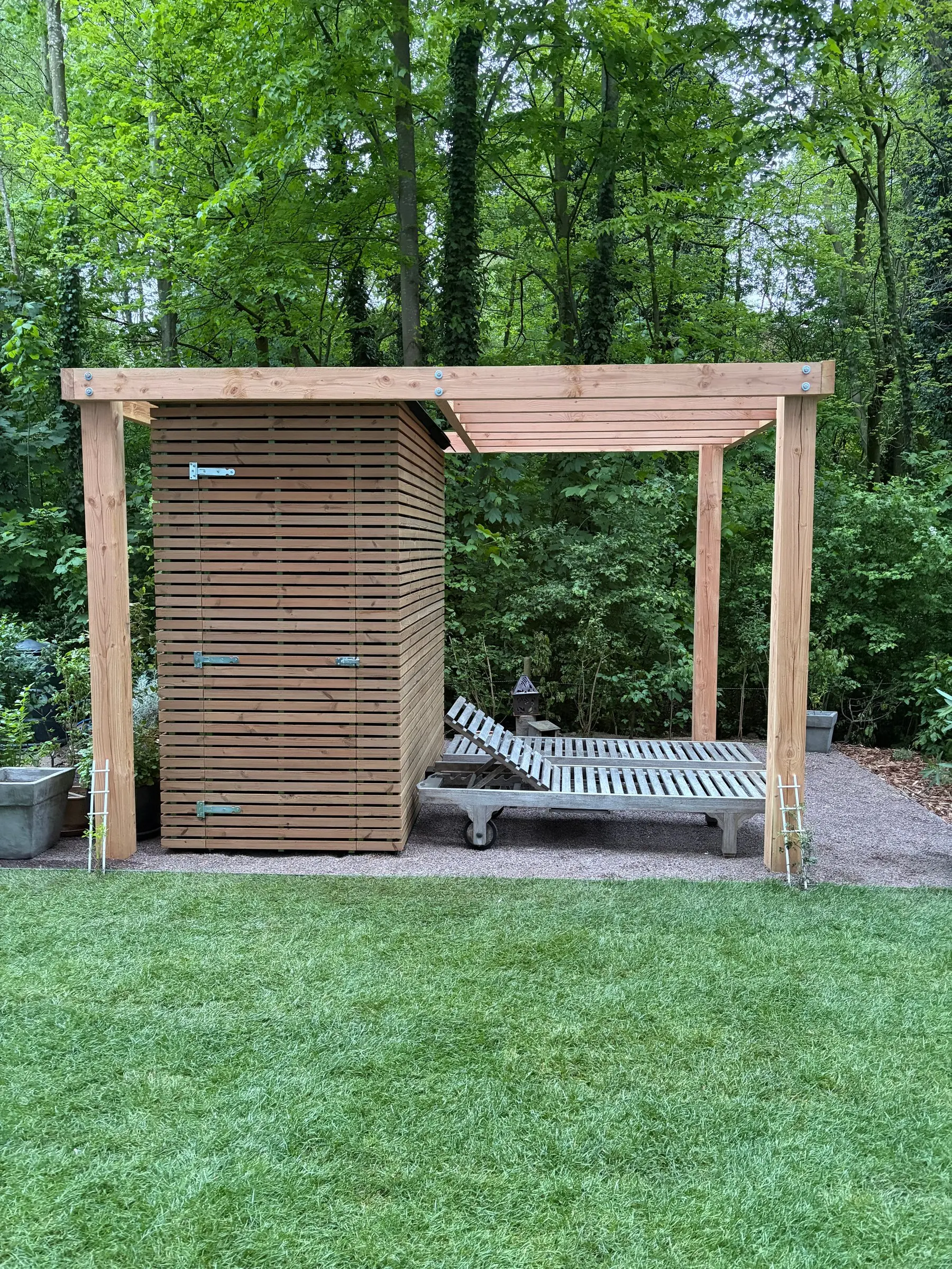 Gezellige stadstuin met pergola