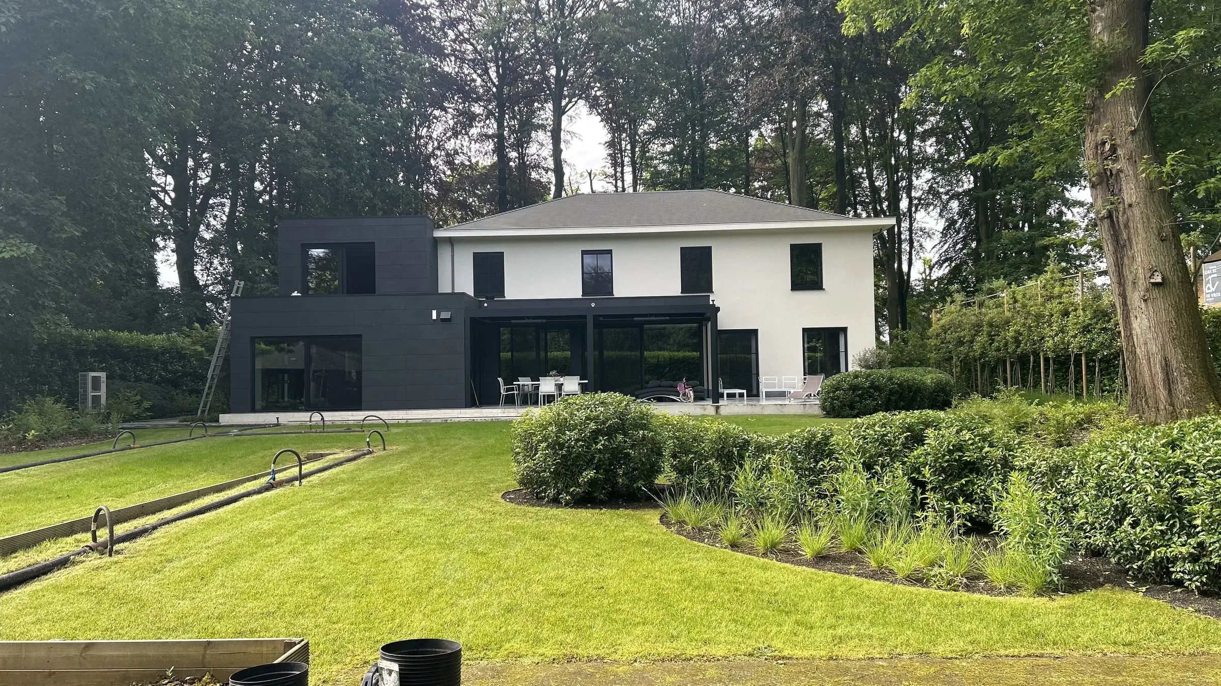 Weelderige villatuin